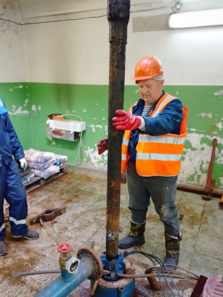Монтаж нового глубинного насоса